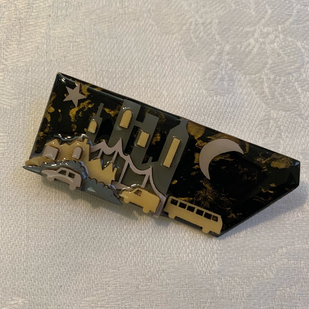 Vintage house pin by Lucinda - Picture 4 of 4